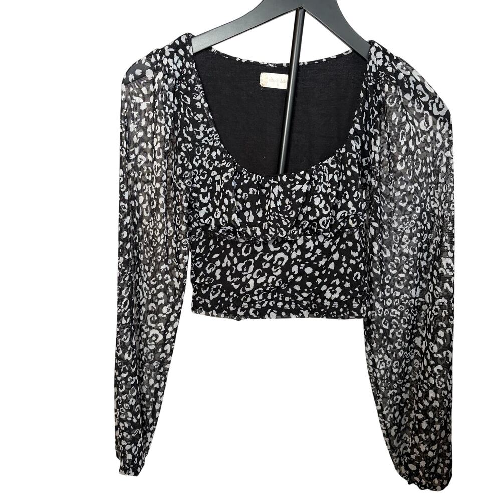 altar'd state womens black white animal print long sleeve crop top. Size S